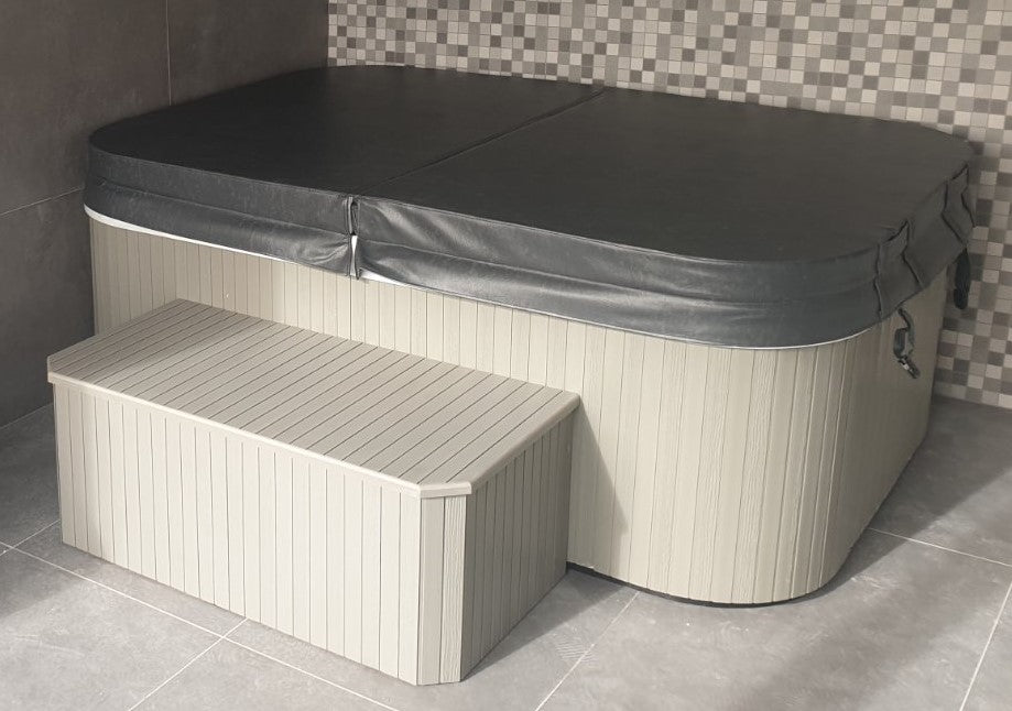 SPA BWT ST 2.18 WITH TWO LOUNGERS